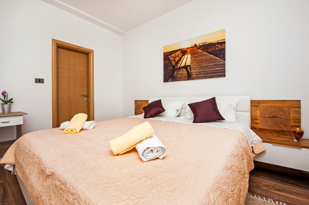 Rooms Mariana Ровин Екстериор снимка