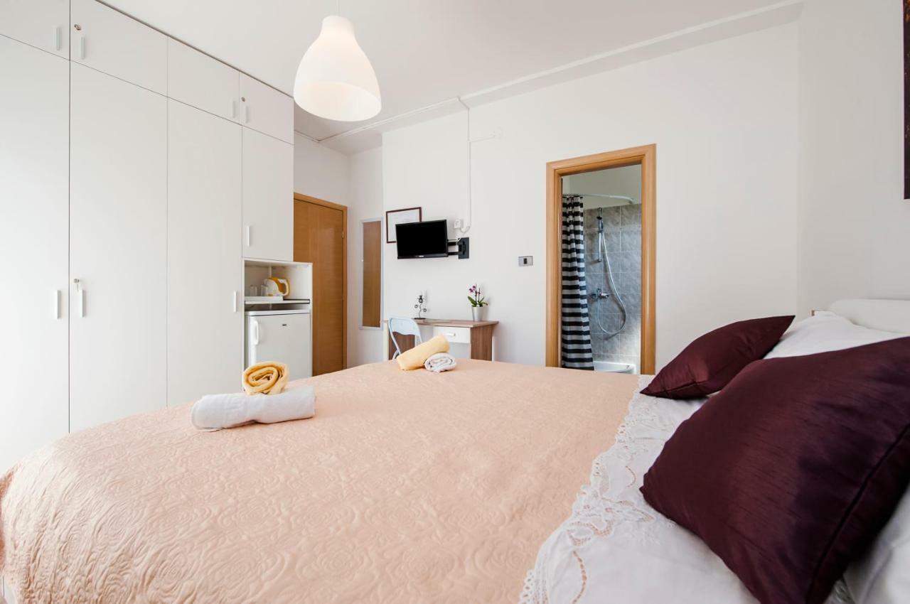 Rooms Mariana Ровин Екстериор снимка