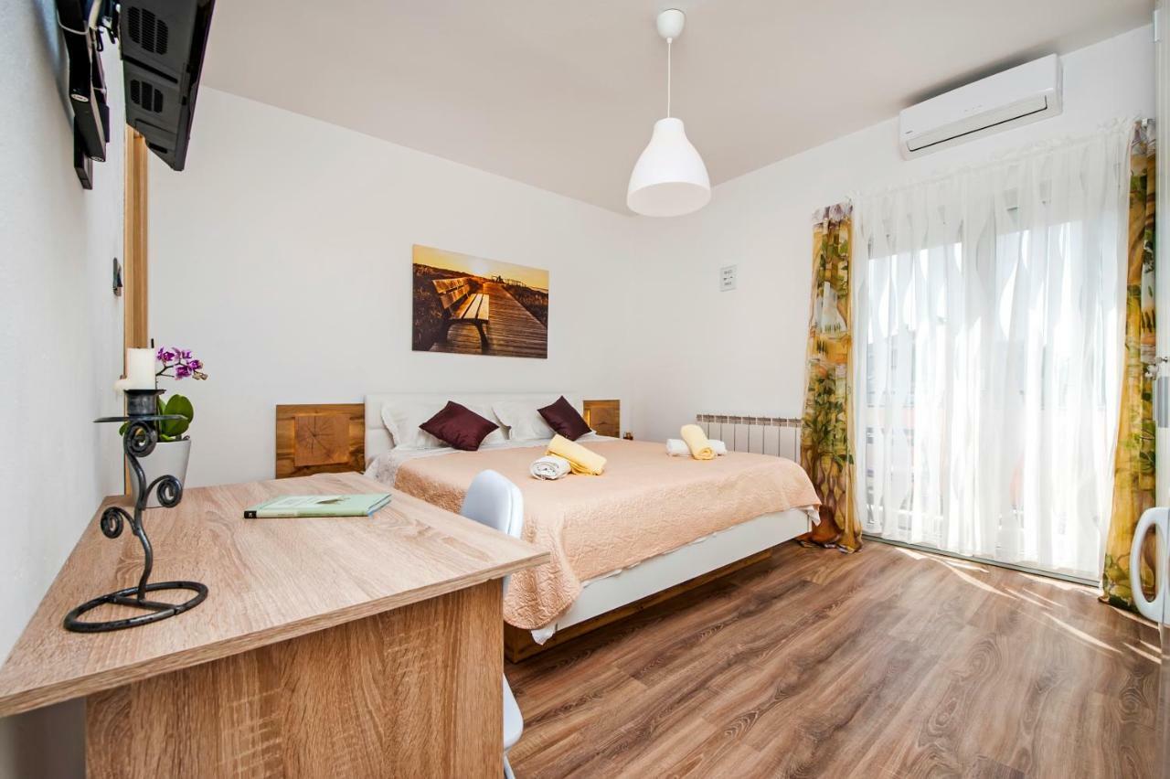 Rooms Mariana Ровин Екстериор снимка