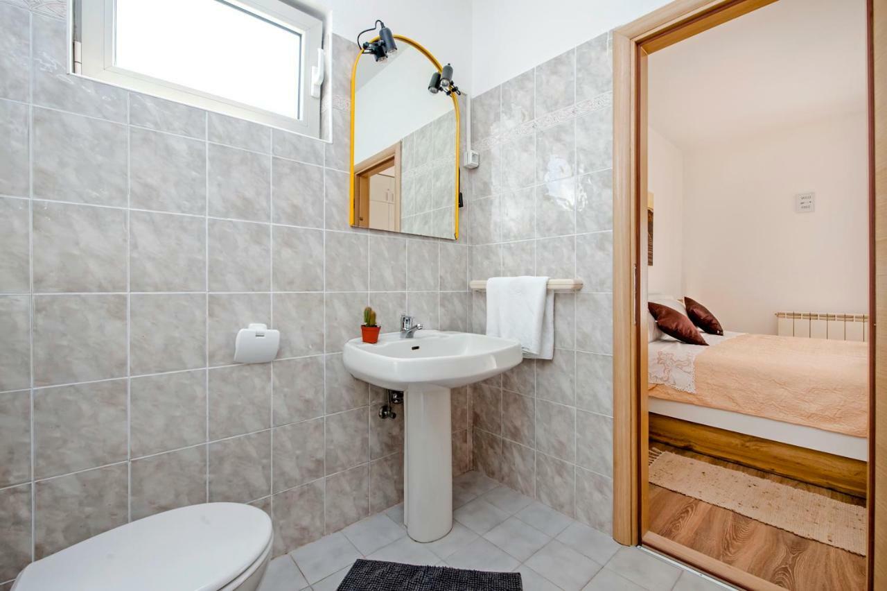 Rooms Mariana Ровин Екстериор снимка