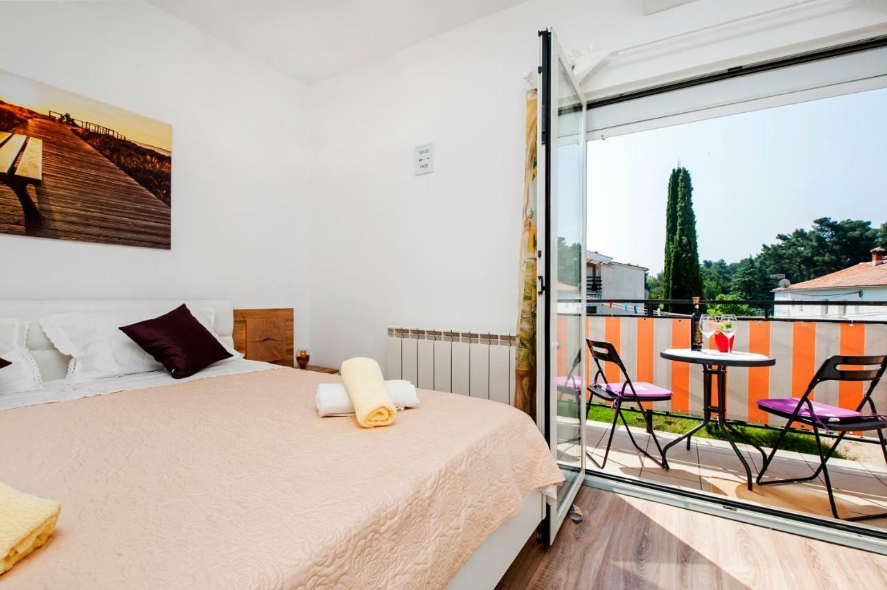 Rooms Mariana Ровин Екстериор снимка