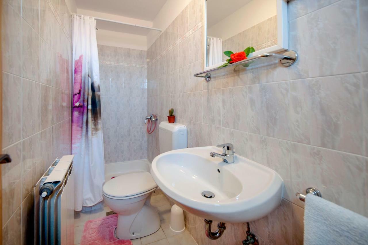 Rooms Mariana Ровин Екстериор снимка