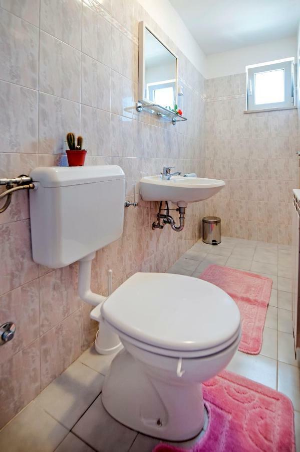 Rooms Mariana Ровин Екстериор снимка