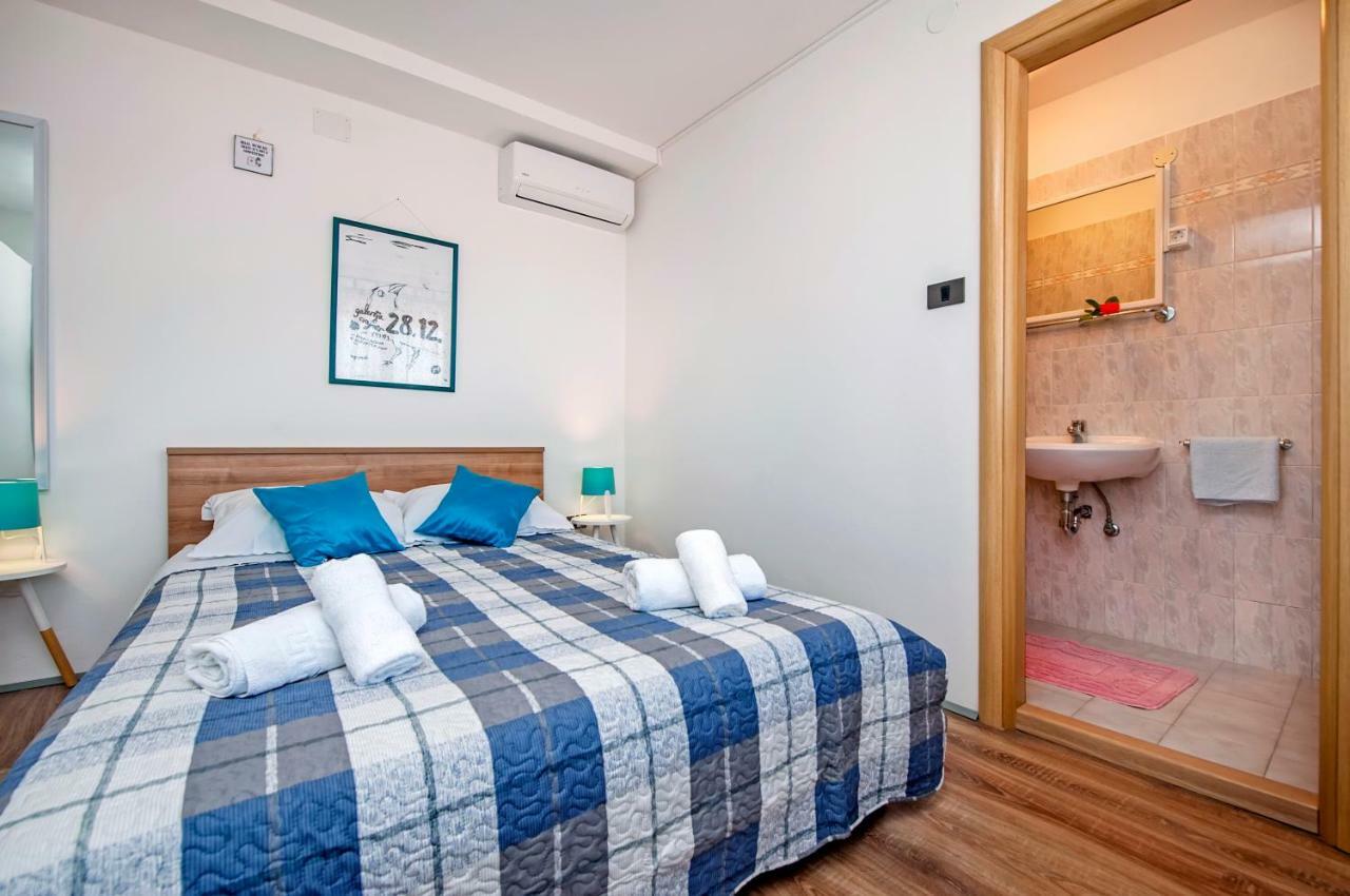 Rooms Mariana Ровин Екстериор снимка