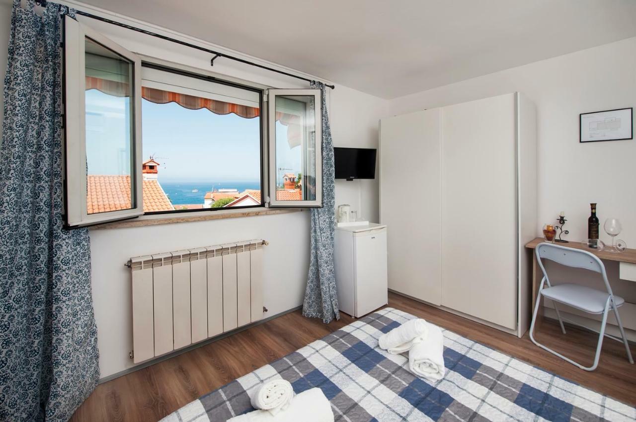 Rooms Mariana Ровин Екстериор снимка