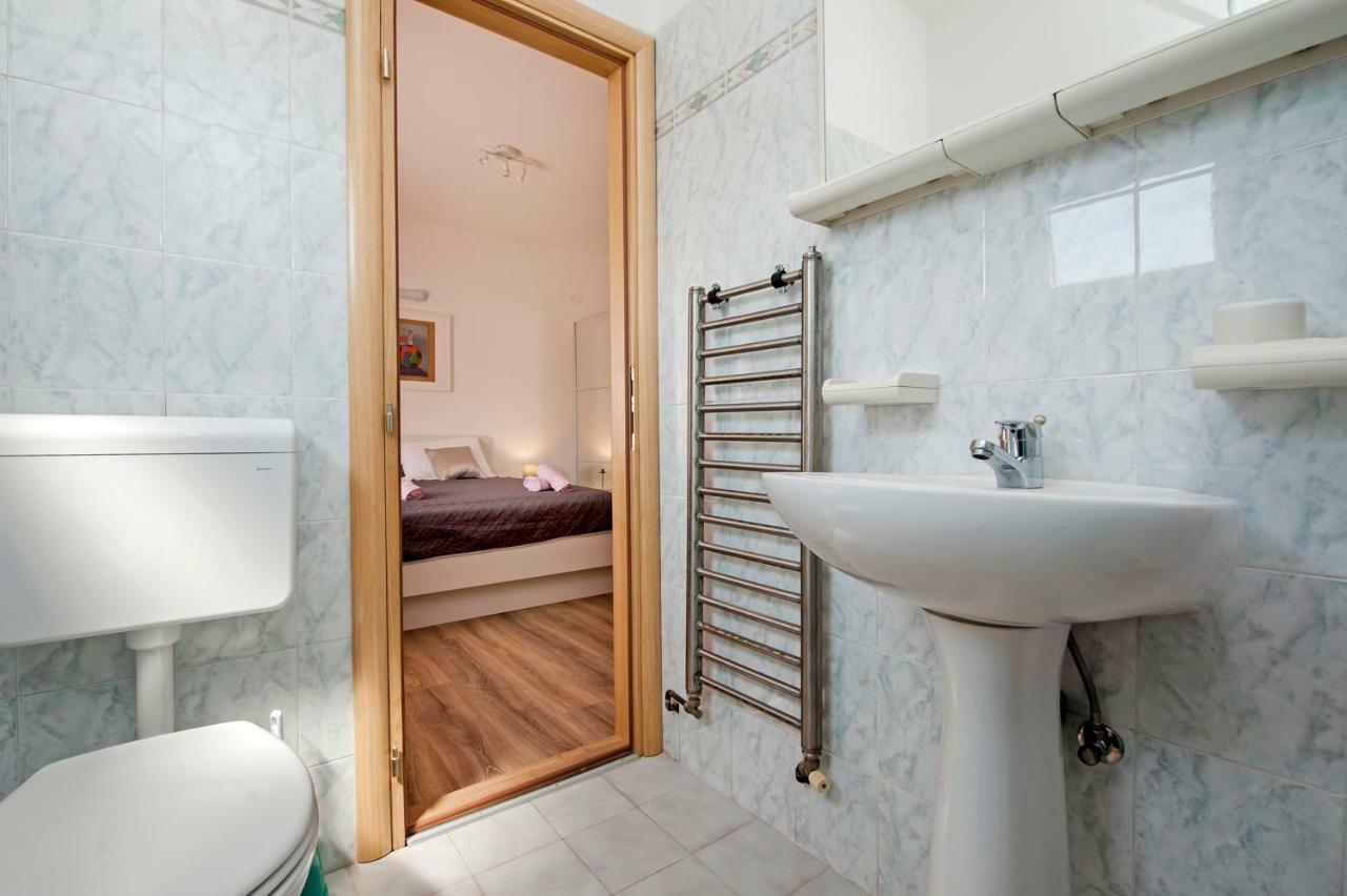 Rooms Mariana Ровин Екстериор снимка