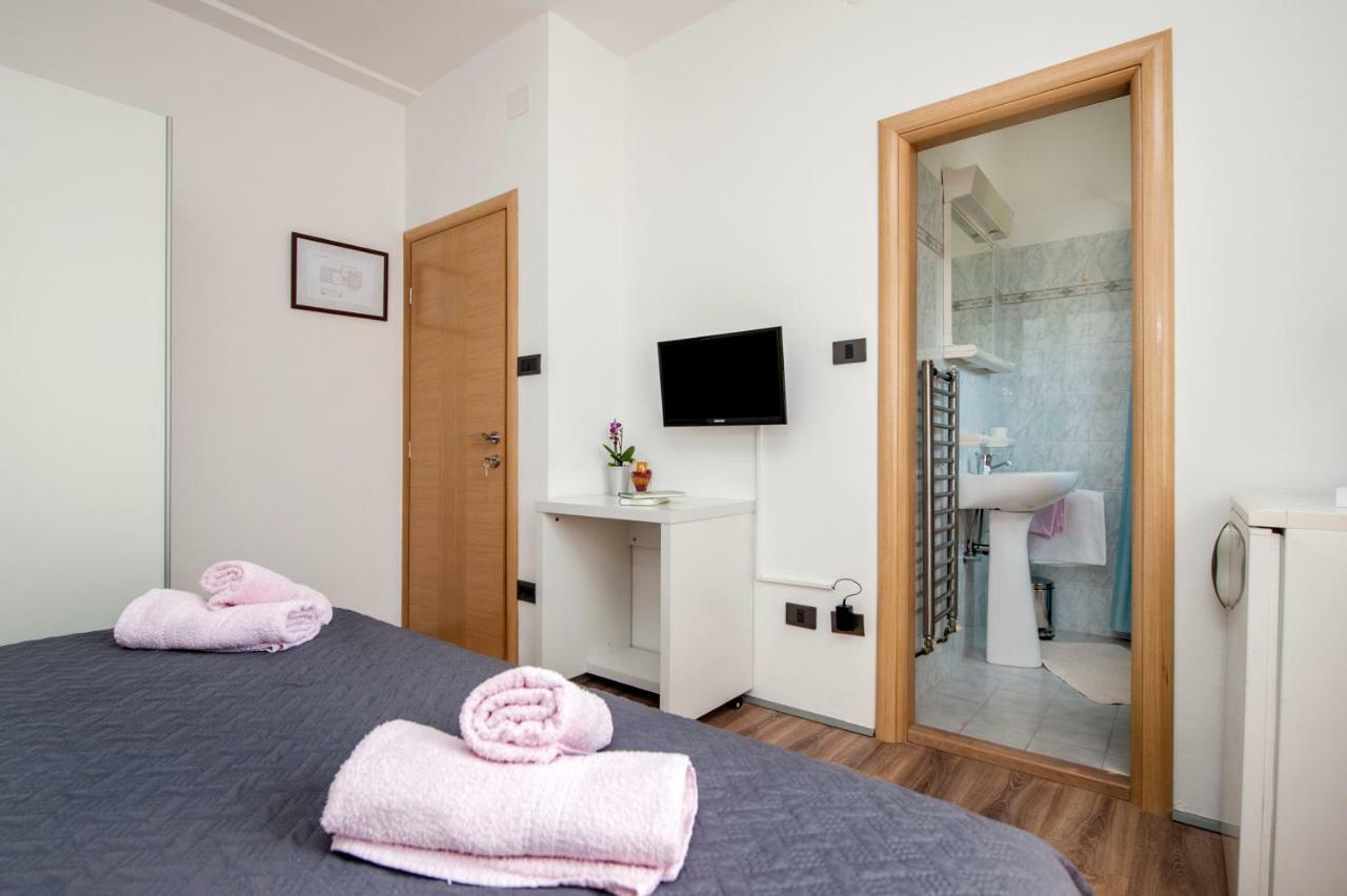 Rooms Mariana Ровин Екстериор снимка