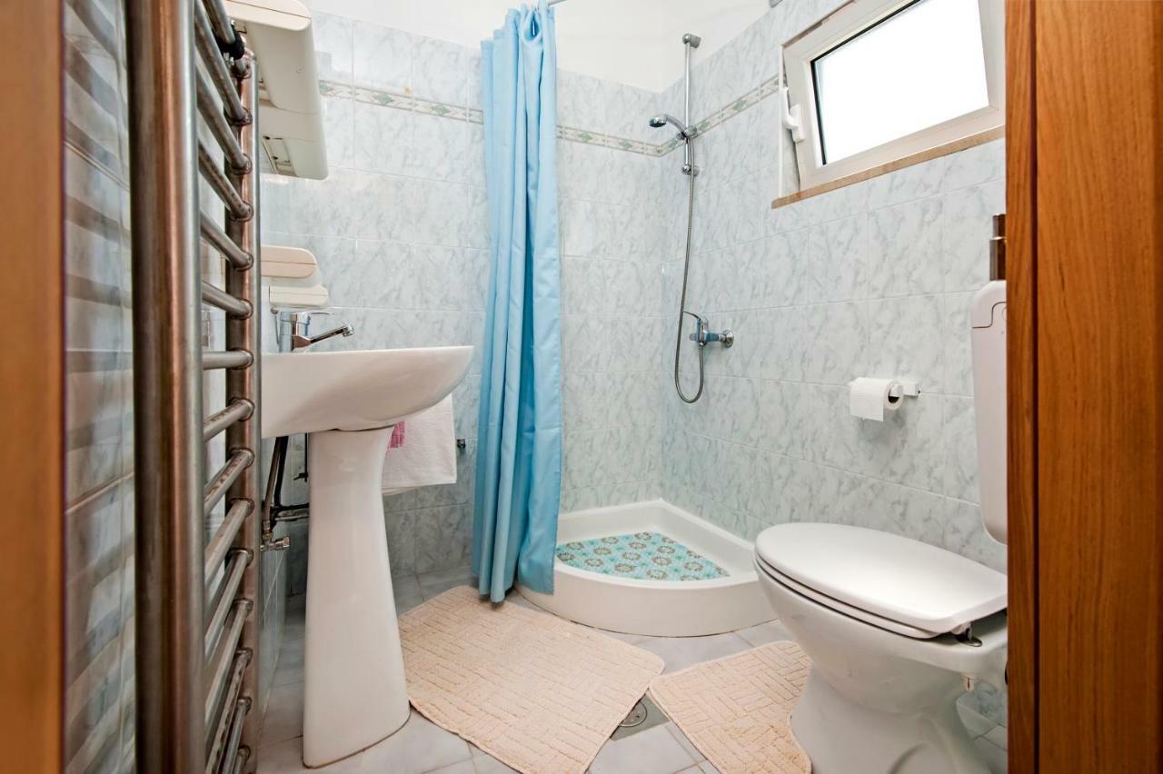 Rooms Mariana Ровин Екстериор снимка